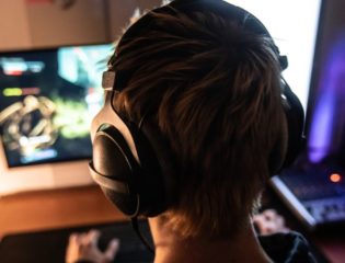China Clampdowns Gaming for Minors With New Rules