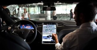 Tesla Gaming Features Are Posing Danger With In-Driving Access