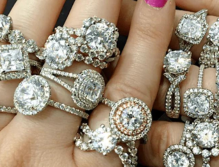 Woman Claps Back at Jeweler Who Called Her Engagement Rings “Pathetic“