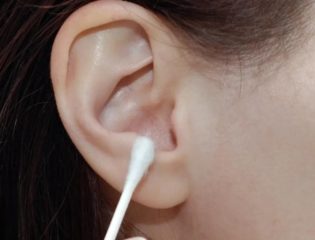 Doctor Warns Against Using Cotton Buds to Clean Your Ears