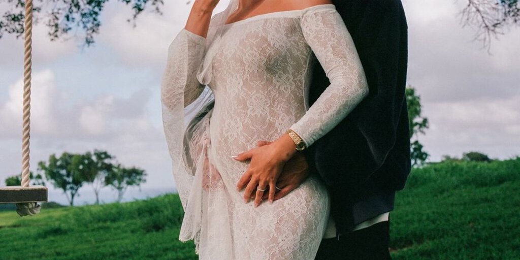 Hailey Bieber’s Pearl Glazed Nails During Pregnancy Announcement