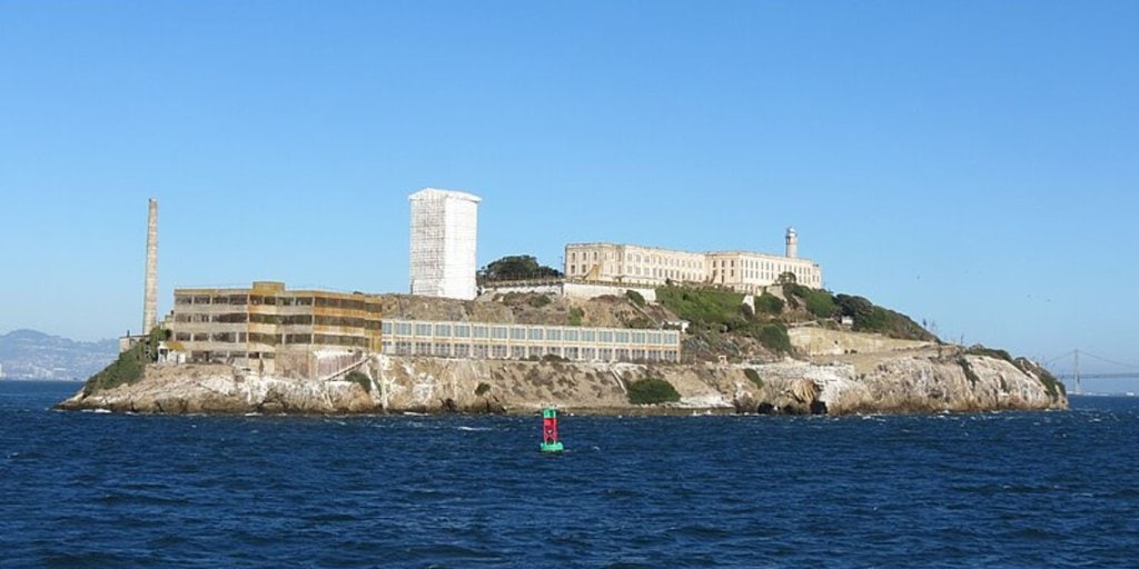 Fugitive Who Escaped Alcatraz Writes a Note After 55 Years — What It Says Will Surprise You